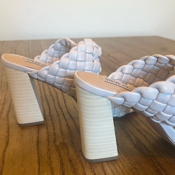 Sandals.. worn one time. Perfect condition - Picture 4 of 9